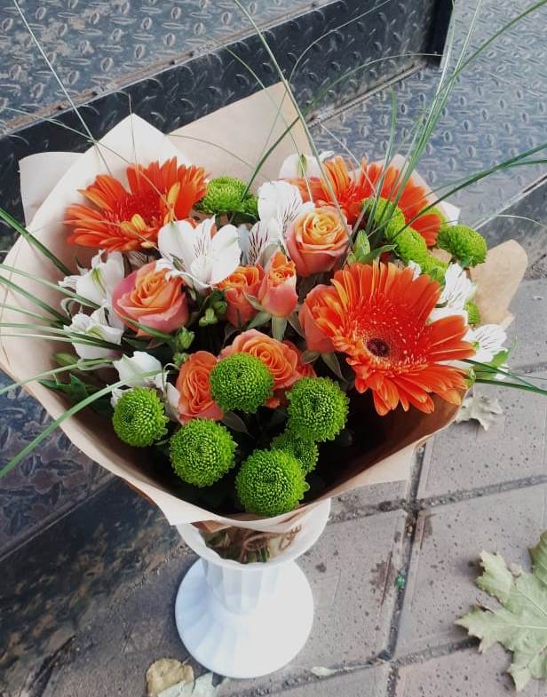 Букет цветов из: Герберы, Хризантемы, Альстромерии и Розы в Пудость