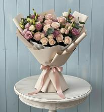 Букет цветов из:  Розы и Лизиантусы в Пудость