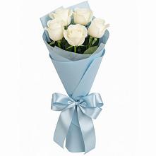 Букет 5 Белых роз Проуд в Пудость
