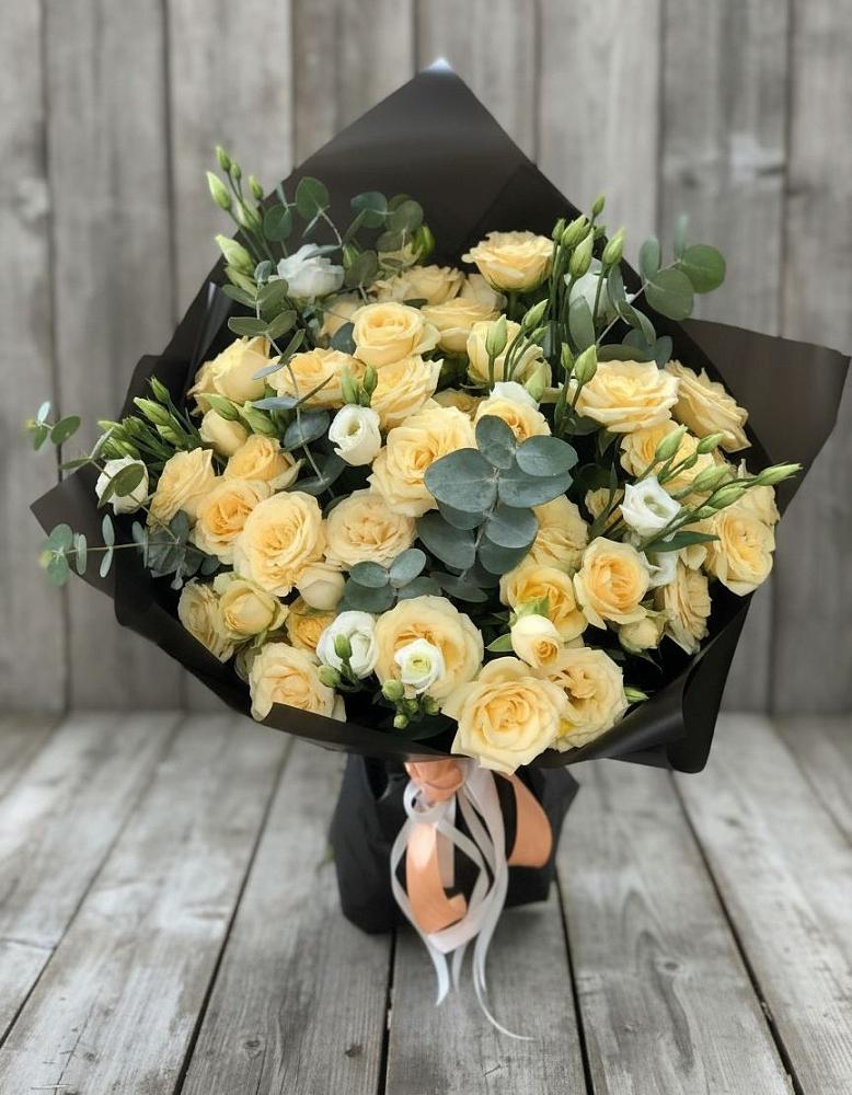 Букет цветов из: Розы и Лизиантусы в Пудость