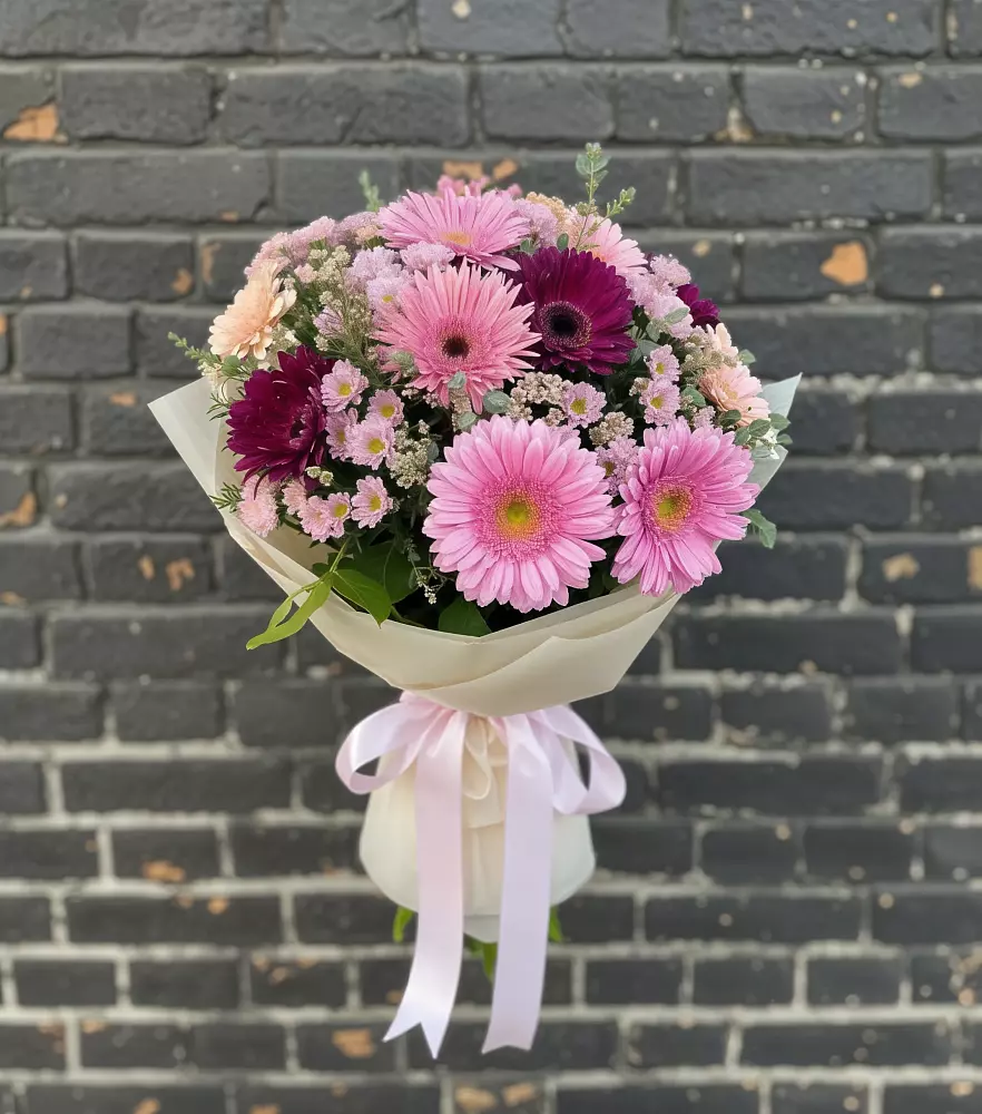 Букет цветов из: Герберы и Хризантемы в Пудость