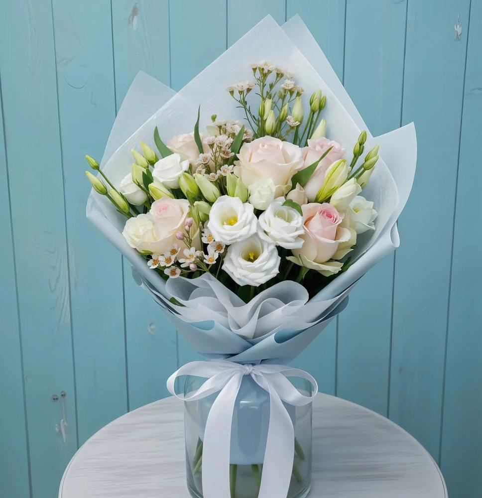 Букет цветов из: Розы и Лизиантусы в Пудость