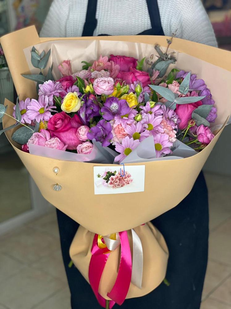 Букет цветов из: Хризантемы, Гвоздики и Альстромерии в Пудость