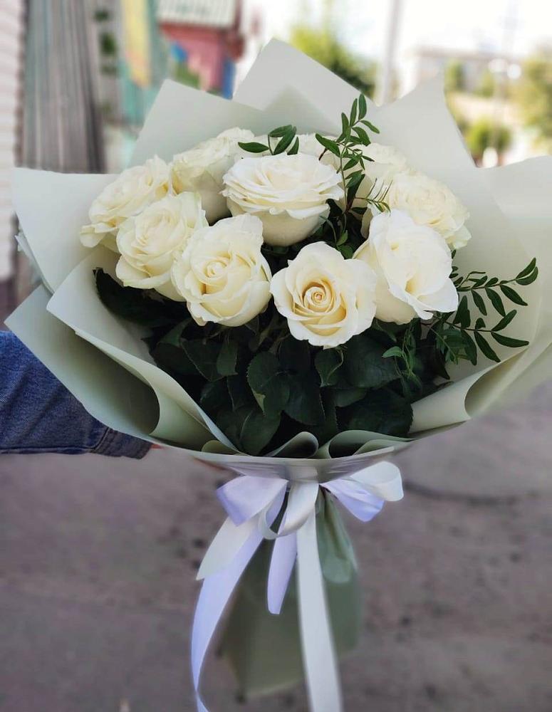 Букет Белые розы Проуд в Пудость