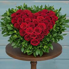 Цветочная композиция из Розы в виде сердца #REPLACE_PRED# Пудость