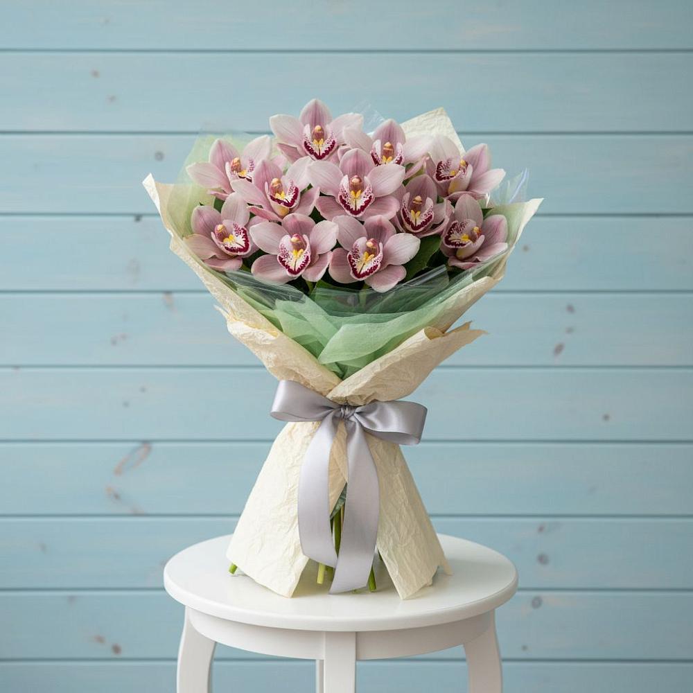 Букет цветов из: Орхидеи и Розы в Пудость