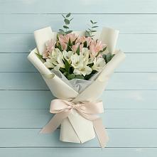 Букет цветов из:  Альстромерии в Пудость