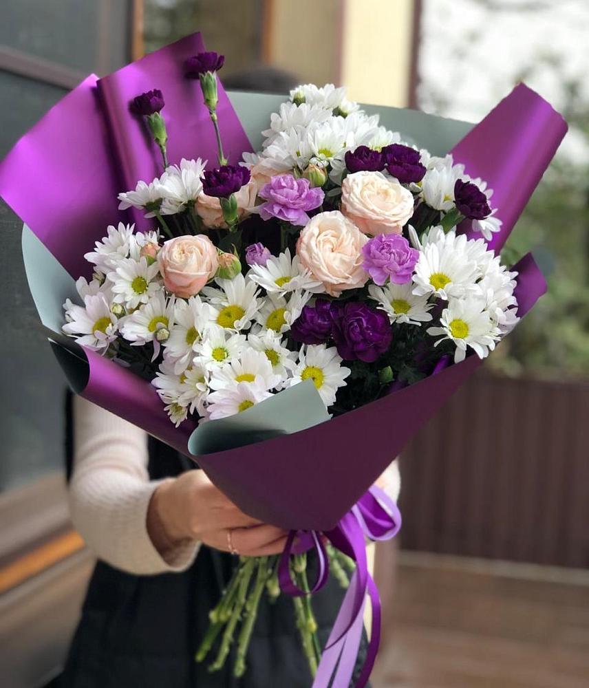 Букет цветов из: Хризантемы, Гвоздики и Розы в Пудость