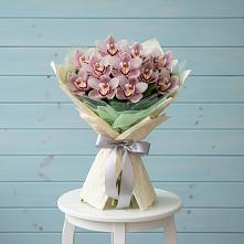 Букет цветов из:  Орхидеи и Розы в Пудость