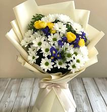 Букет цветов из:  Ирисы, Хризантемы и Розы #REPLACE_PRED# Пудость