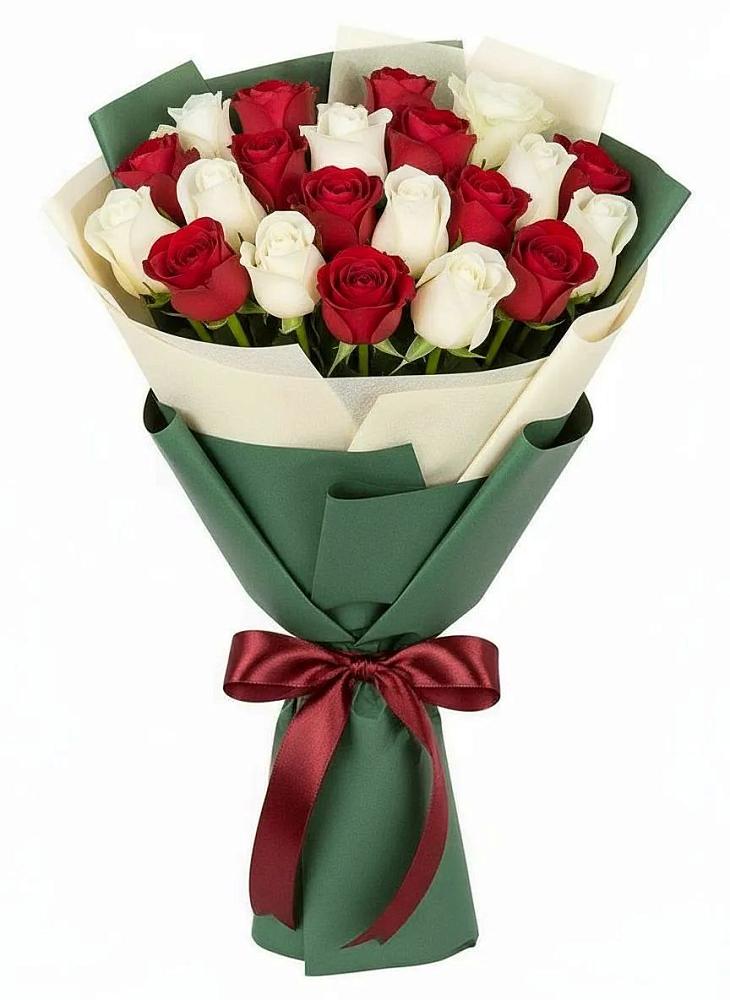 Букет Микс из красных и белых роз в Пудость
