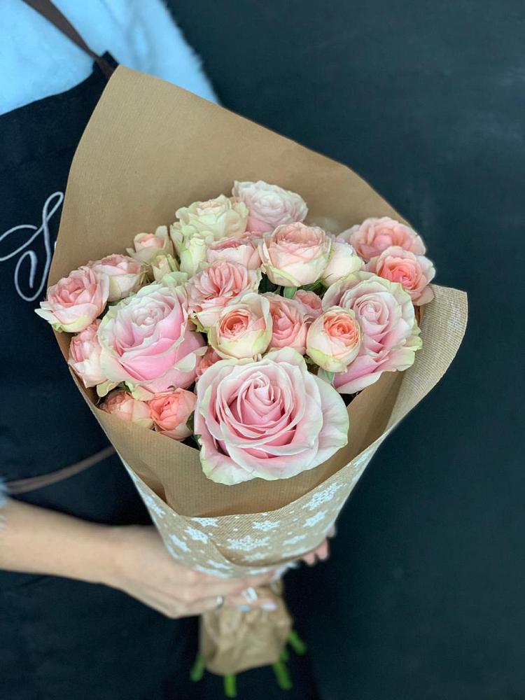 Букет цветов из: Хризантемы и Розы в Пудость