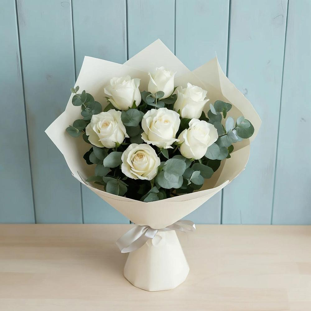 Букет Белые розы в Эвкалипте в Пудость