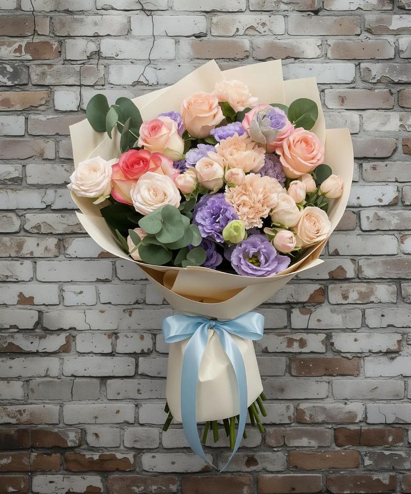 Букет цветов из: Розы, Лизиантусы и Гвоздики в Пудость