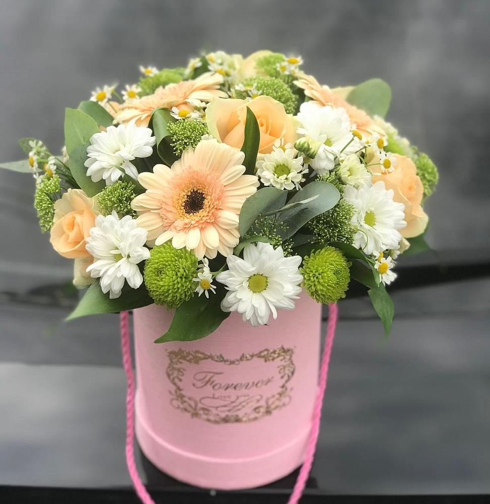 Цветочная композиция из Розы, Герберы и Хризантемы в шляпной коробке в Пудость