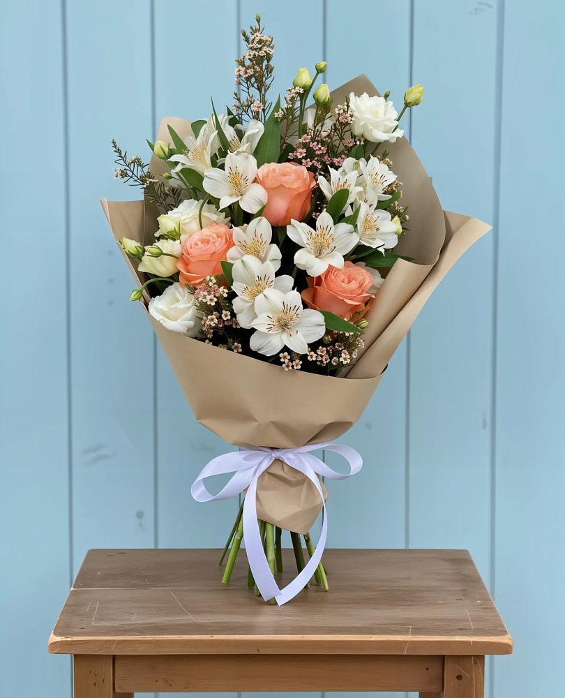 Букет цветов из: Альстромерии, Лизиантусы, Розы и Хризантемы в Пудость