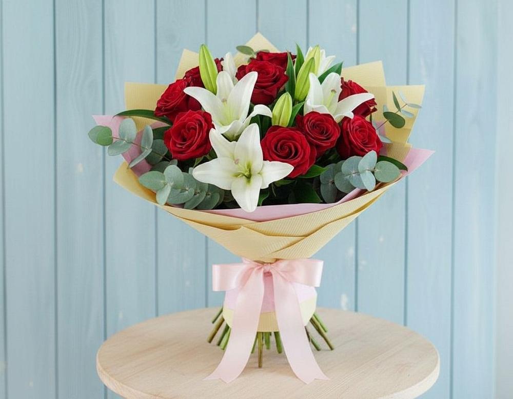 Букет цветов из: Лилии и Розы в Пудость