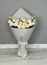 Букет цветов из:  Розы и Лизиантусы в Пудость